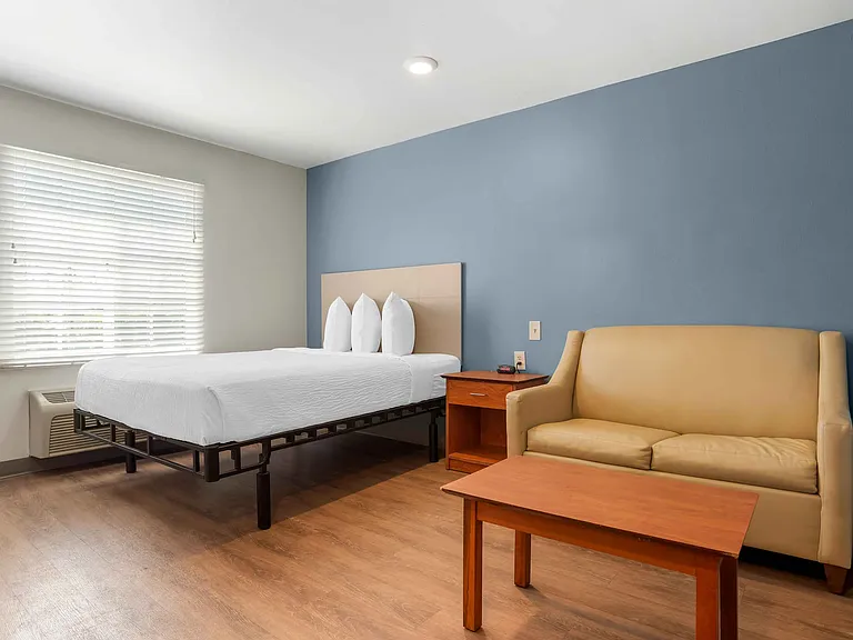 Deluxe Studio - 1 Full Bed