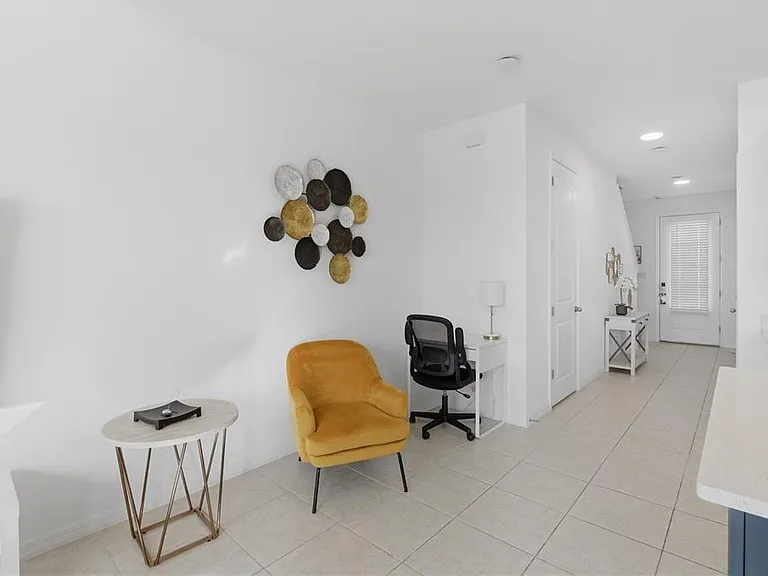 710 Longboat Dr — Photo 8