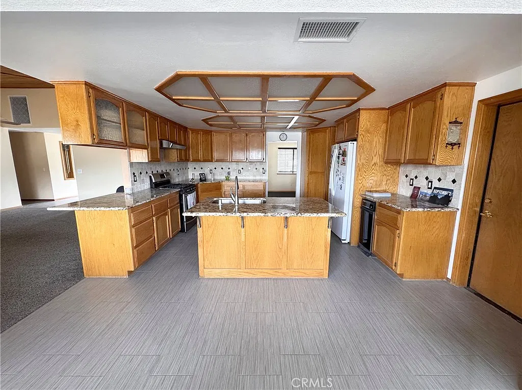 3 bed, 2270 sqft, $2,700 — Photo 3