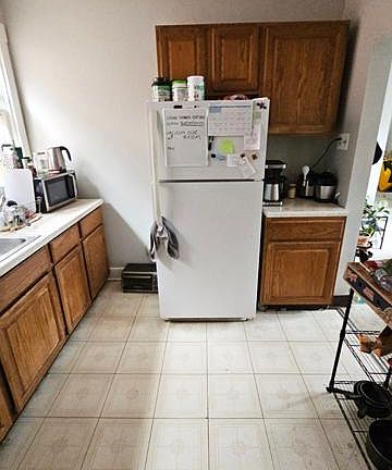 3rd image of 3369 Parkview Ave Floor 2