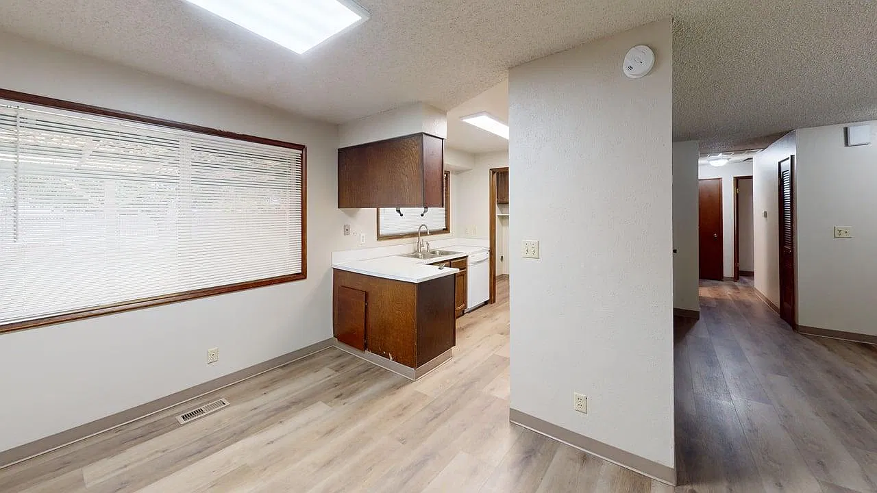 3 bed, 1038 sqft, $1,825 — Photo 3