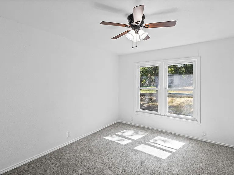 2515 Yeager St — Photo 12