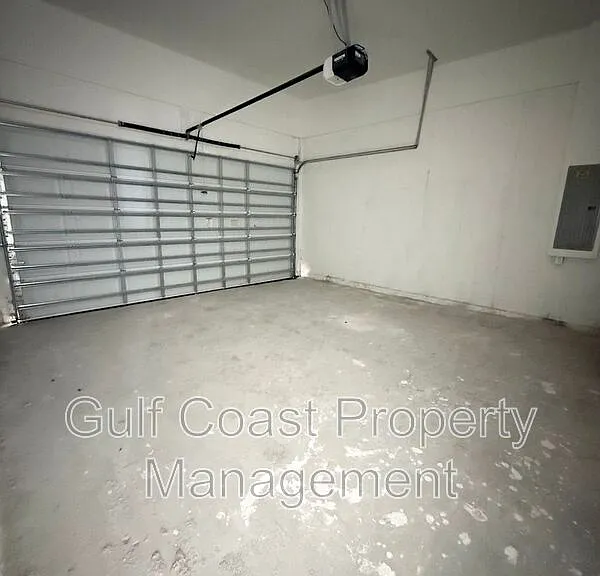 2216 NE 10th Pl — Photo 6