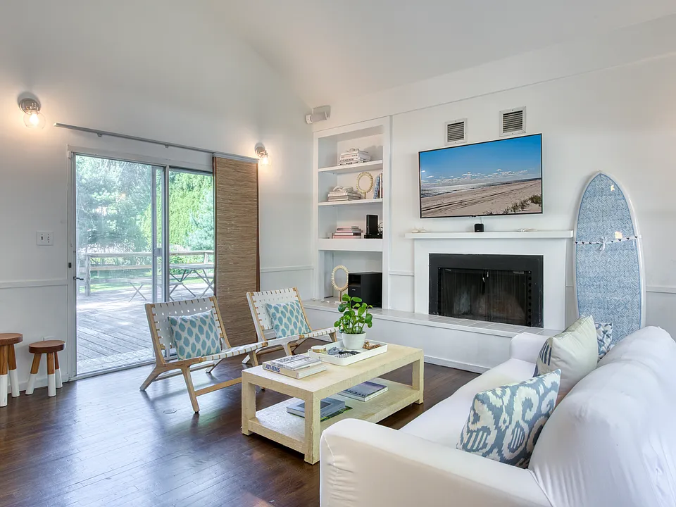 Springs Fireplace Rd