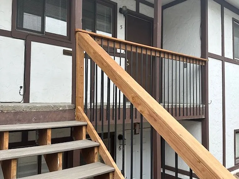 1502 Ernest Ave — Photo 1