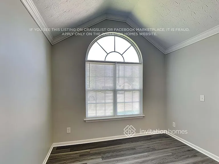 2625 Fairstone Ave — Photo 9