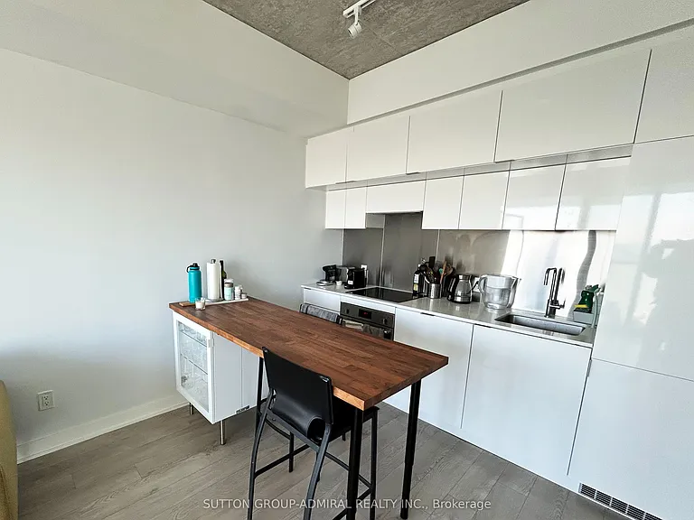 185 Roehampton Ave #2207 — Photo 3