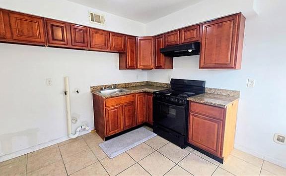 4th image of 2431 Octavia Dr