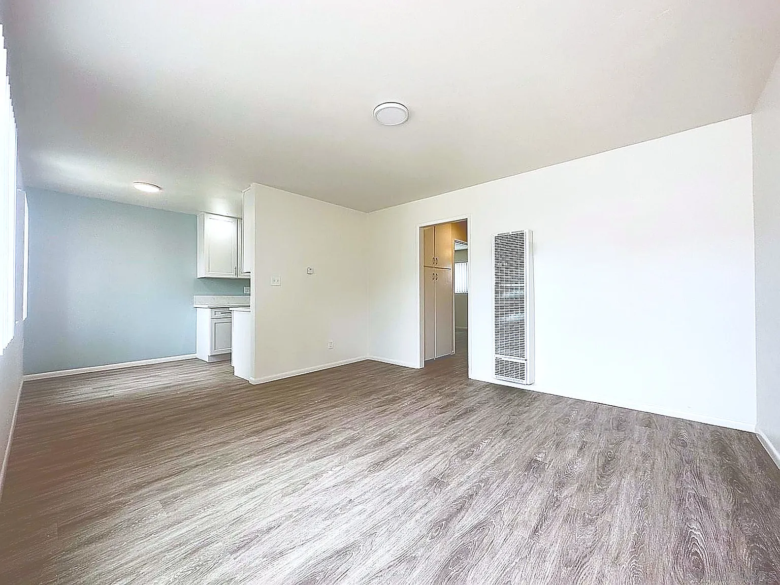 4842 Santa Cruz Ave — Photo 2