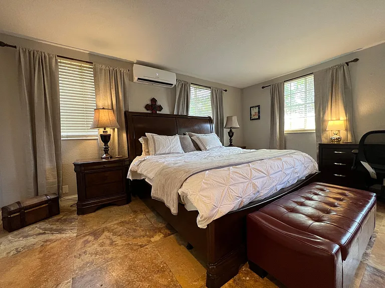 1008 NE 16th Pl — Photo 13