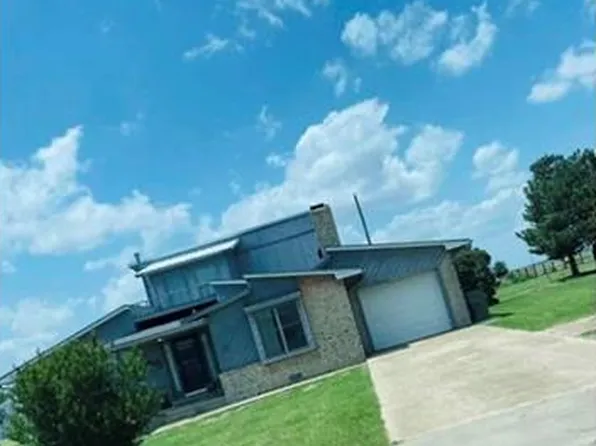 105 N Mayer Ave, Willow, OK 73673