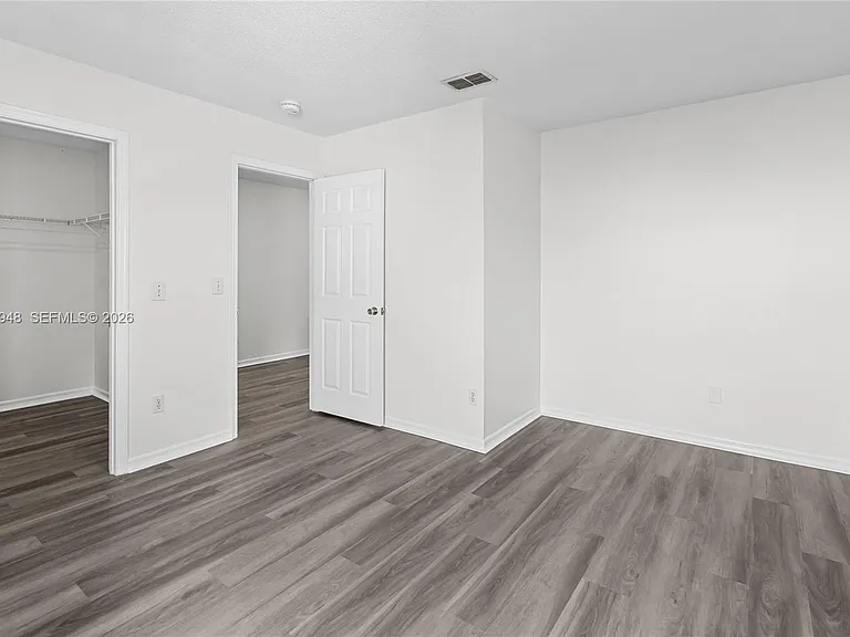 434 Castlemain Cir — Photo 35
