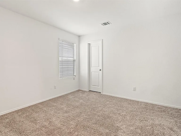 520 Gabbro Gdns — Photo 17