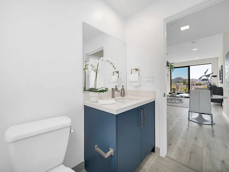 1111 N Kenmore Ave #202 — Photo 11