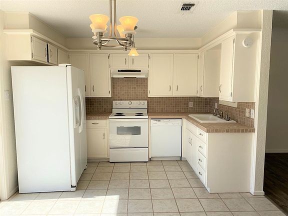 4th image of 3404 Upland Ave Unit 2