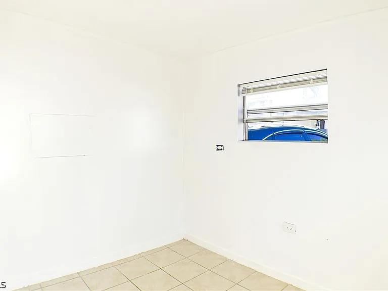 3042 Douglas Ave — Photo 10
