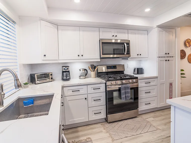 2415 Los Patos Dr — Photo 3
