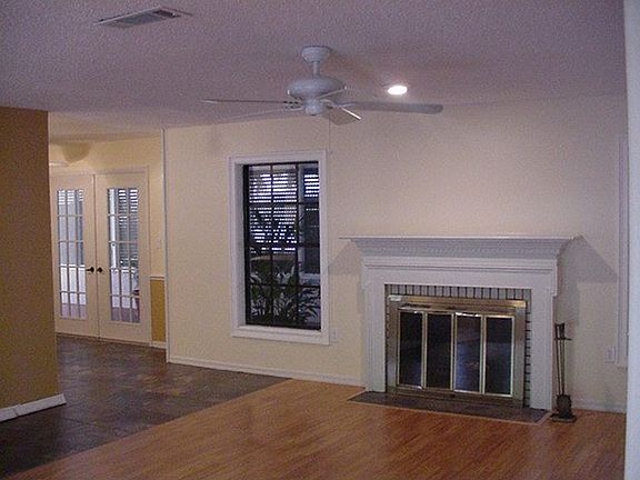 great room with fplace