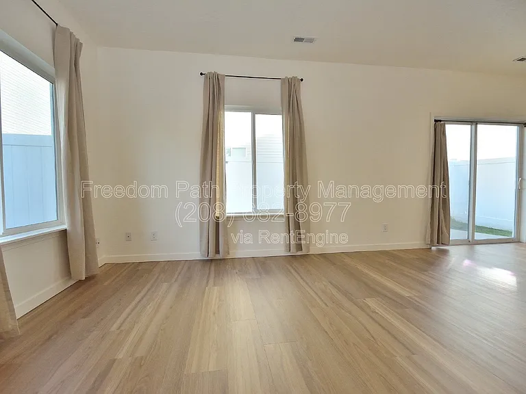 7830 N Mather Ct — Photo 3