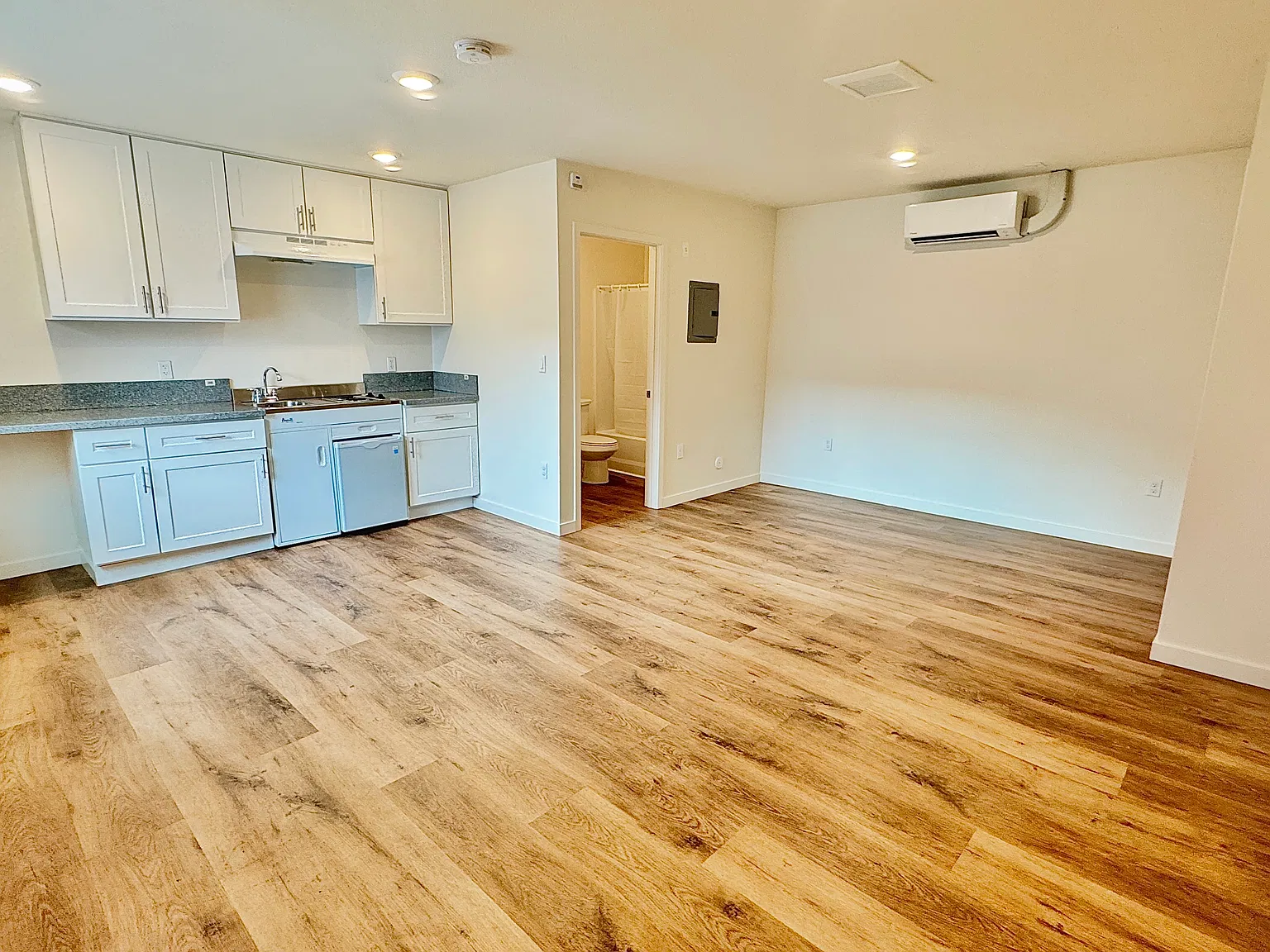 Studio, 350 sqft, $1,575 — Photo 2