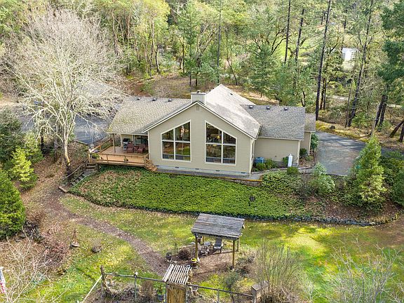 3rd image of 565 Greens Creek Rd