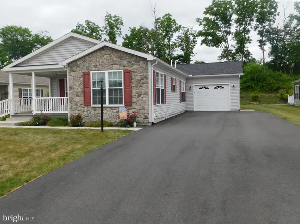159 Eagles Watch Dr S, Bechtelsville, PA 19505