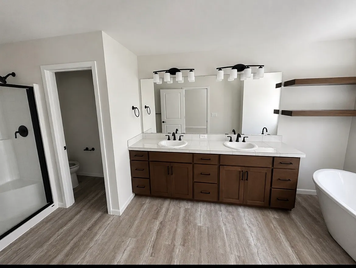 5 bed, 2802 sqft, $4,500 — Photo 4