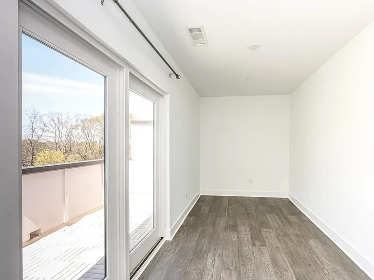 1145 Kirkwood Ave SE #14 — Photo 40