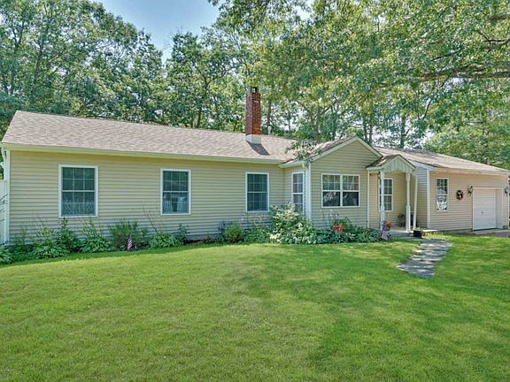 5th image of 867 Arlington Ave