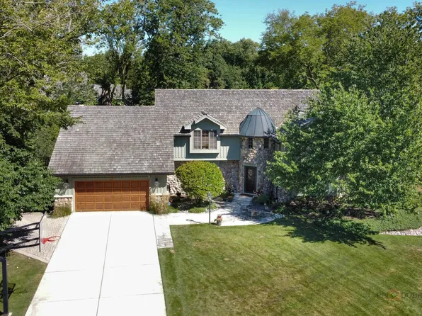 828 Interlaken Ln, Libertyville, IL 60048