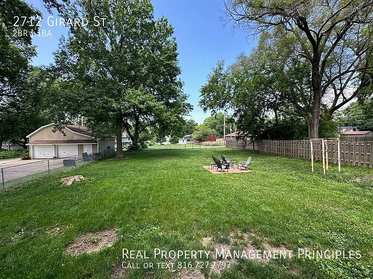 2712 Girard St — Photo 17