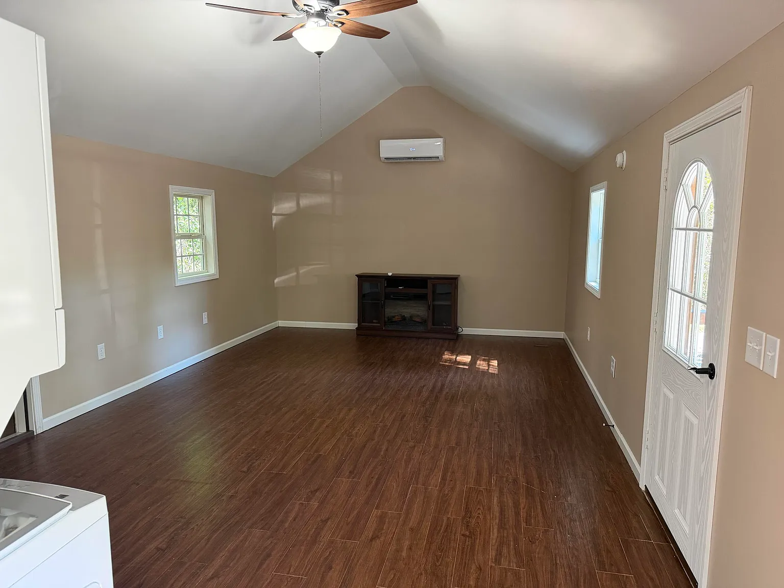 1 bed, 1.0 bath, 616 sqft, $800 — Photo 2