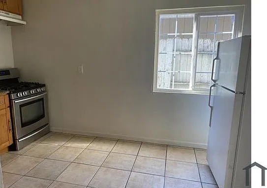 210 Barrett Ave — Photo 5