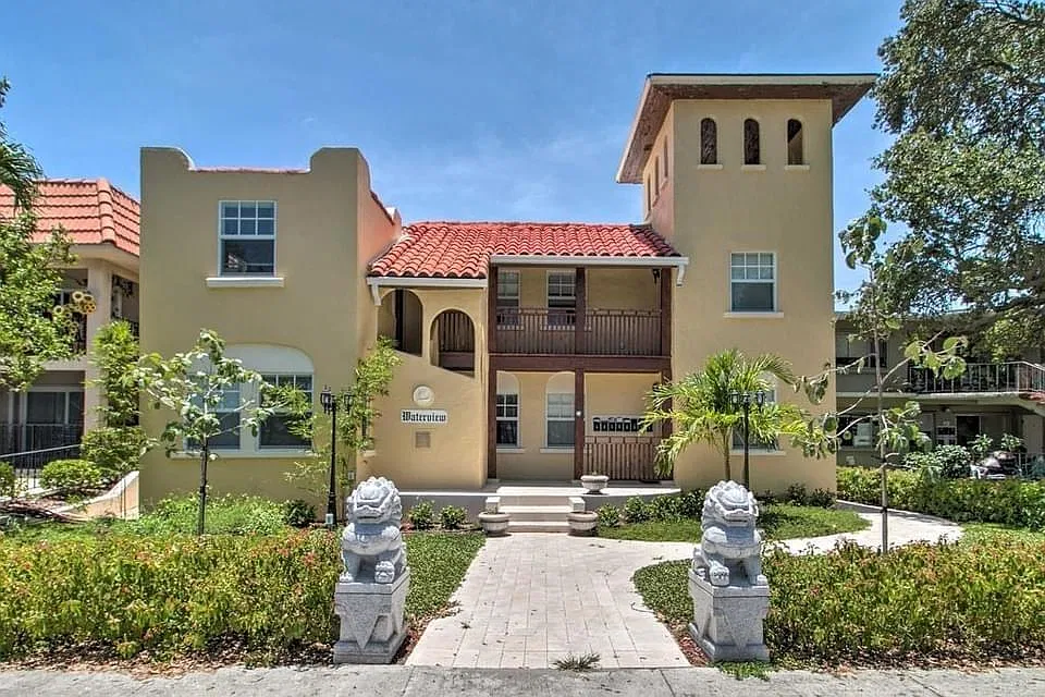407 S Lakeside Dr #E
