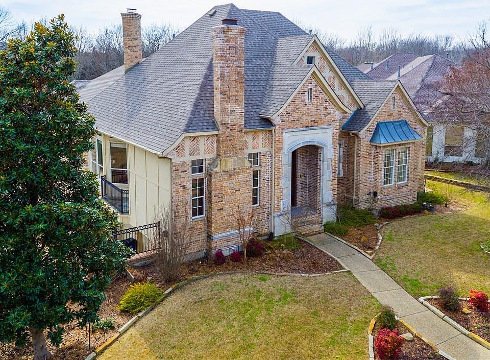 1st image of 1624 Pembroke Ln