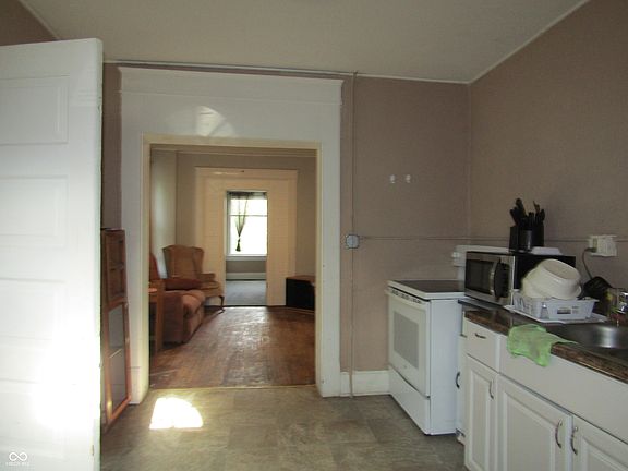 5th image of 221 Vance St