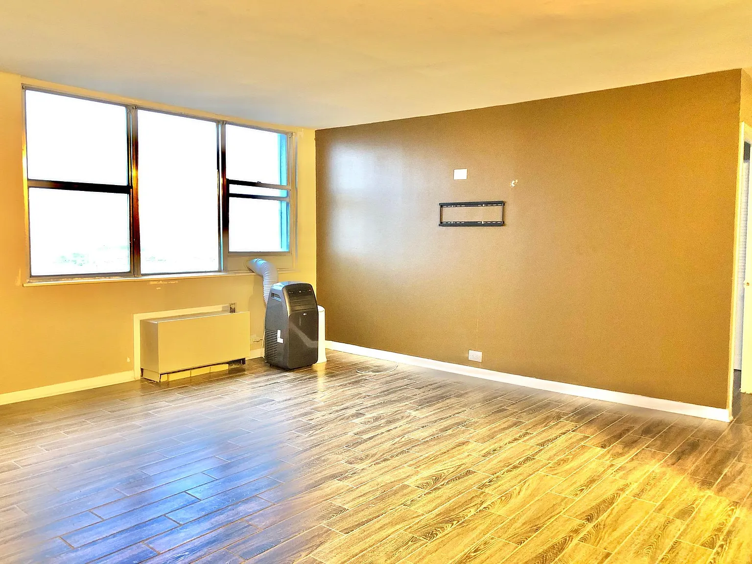 4300 W Ford City Dr — Photo 4