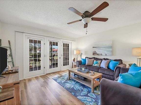 5th image of 315 Pine Hollow Cir #315