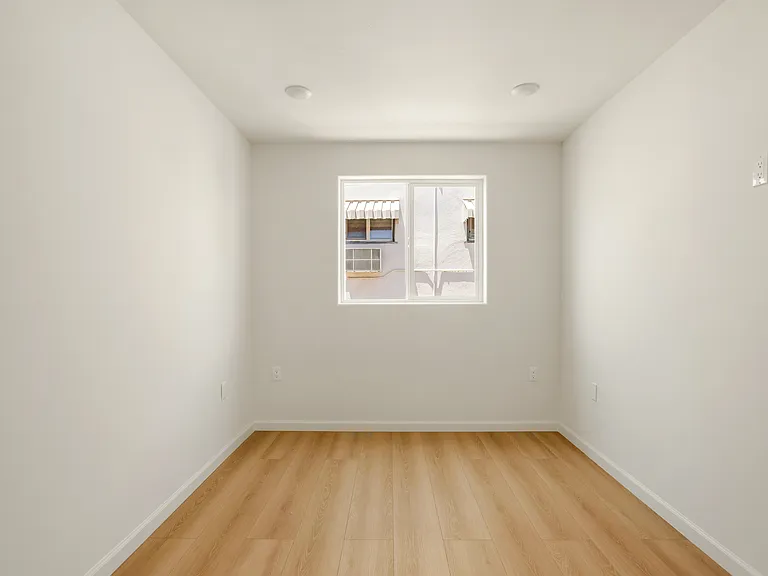 2233 Merton Ave #2 — Photo 9