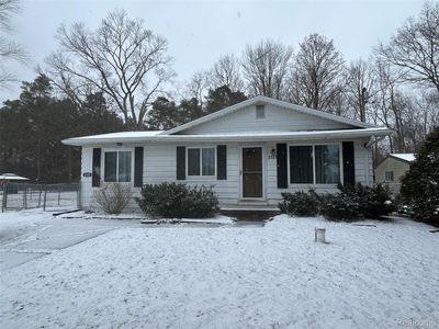 2121 Bramblewood Dr, Burton, MI, 48519