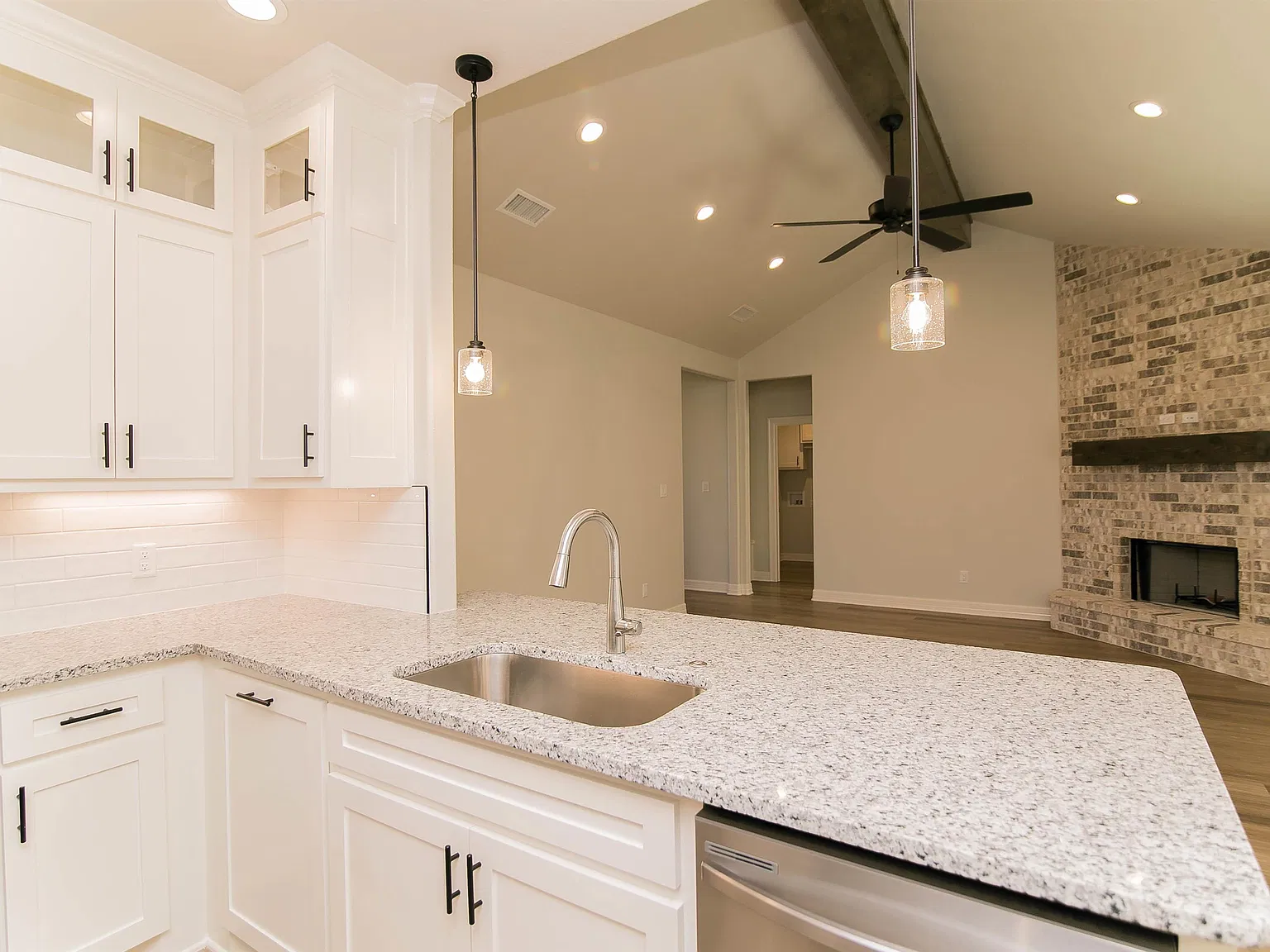 4 bed, 2.0 bath, 1507 sqft, $2,650 — Photo 4