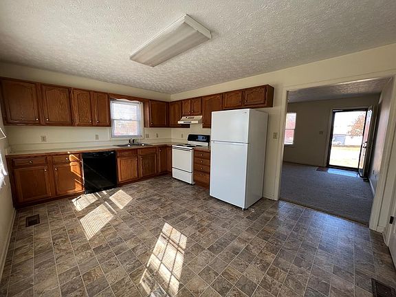 4th image of 543 Fox Chase Ct