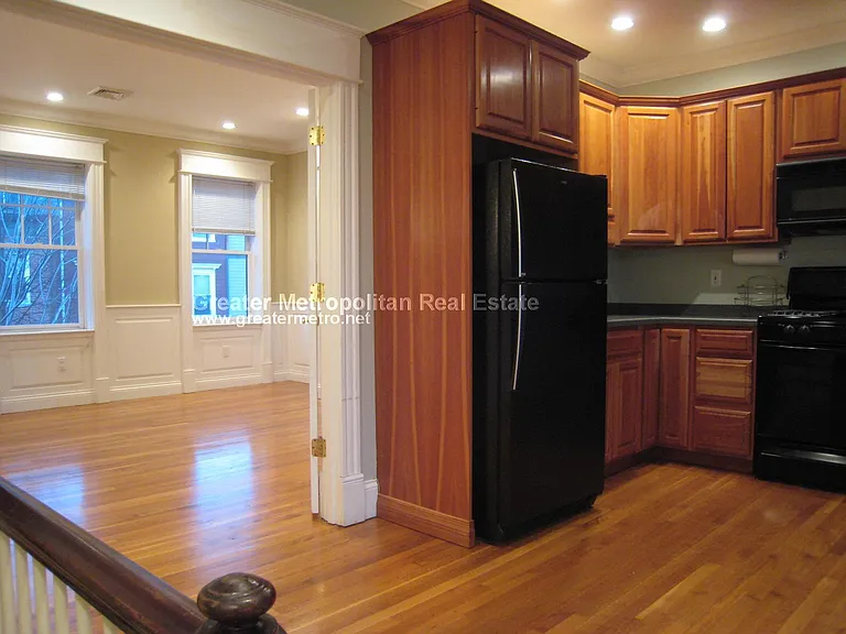 599 E 6th St #2 — Photo 3