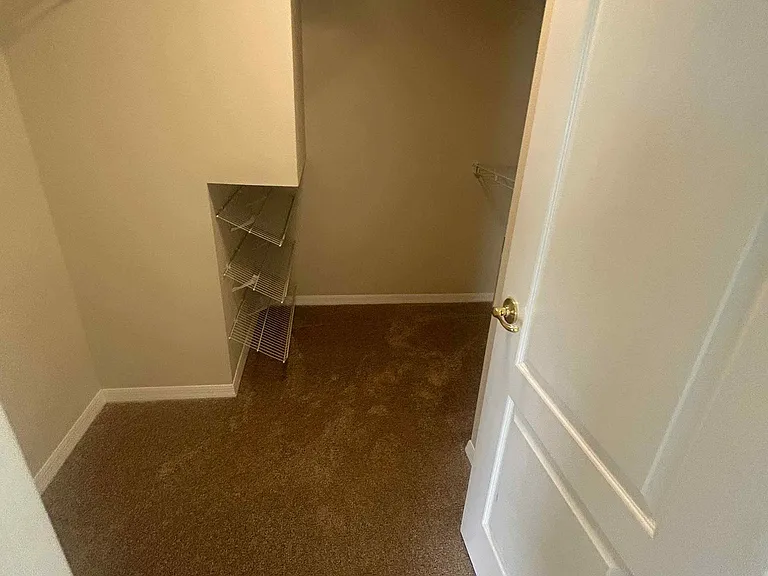 Wrencrest Dr — Photo 18