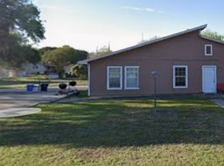 921 E Walnut St, Seguin, TX 78155