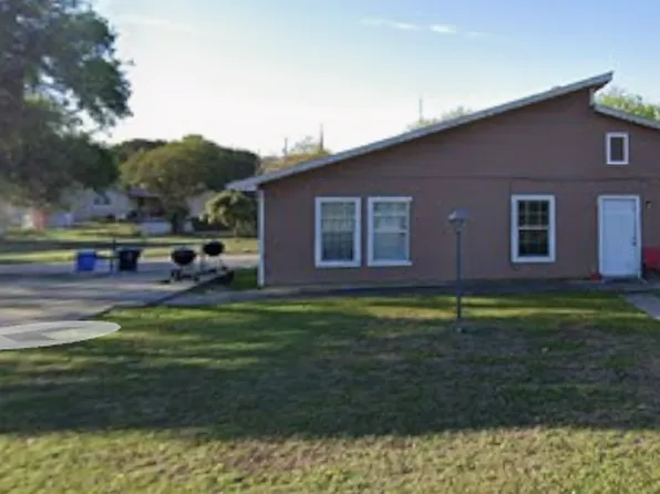 921 E Walnut St, Seguin, TX 78155