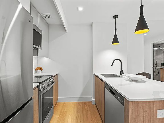 3rd image of 63 Pitt St APT 5B