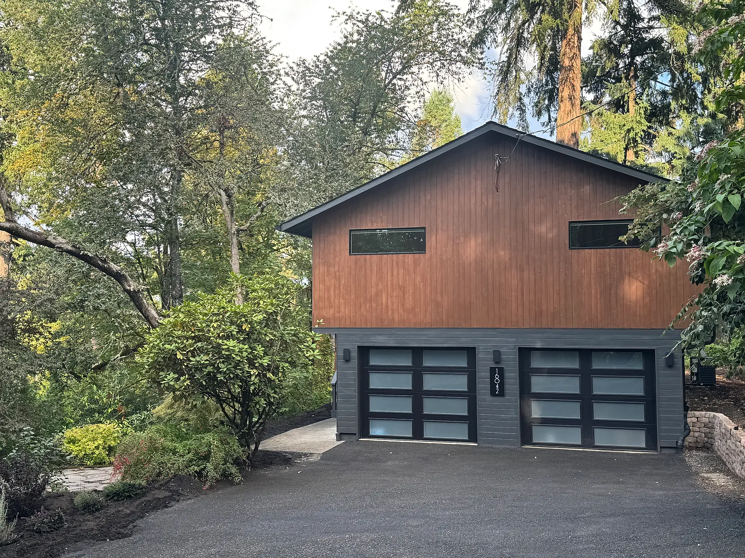 4 bed, 1976 sqft, $4,995 — Photo 1