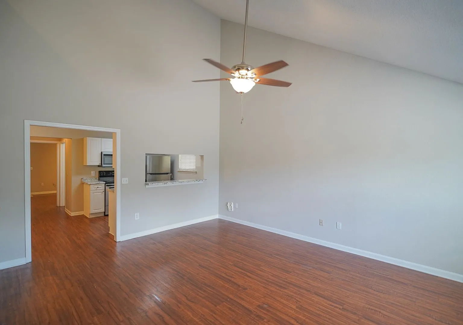 Spacious 3BR/3BA Duplex in Convenient Tallahassee Location — Photo 3