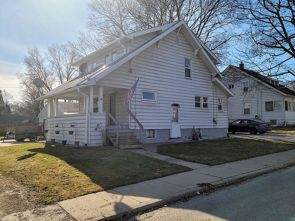 Spacious Covered Front Porch